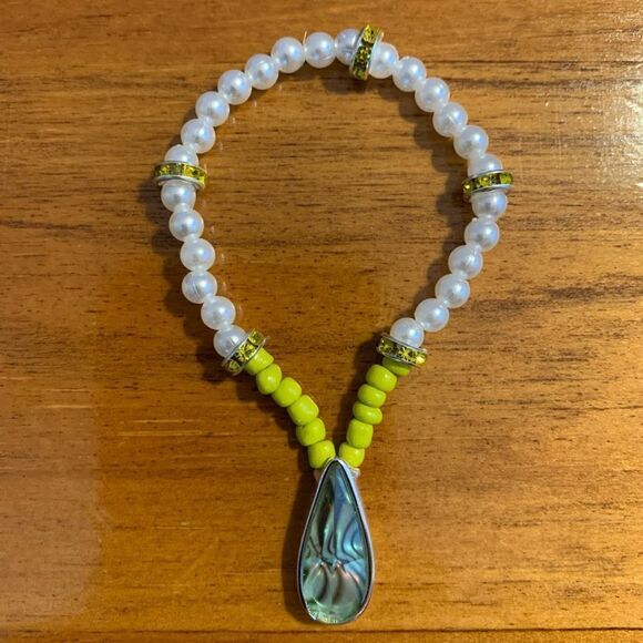 Handmade yellow white beaded stretch charm bracelet - Picture 1 of 3
